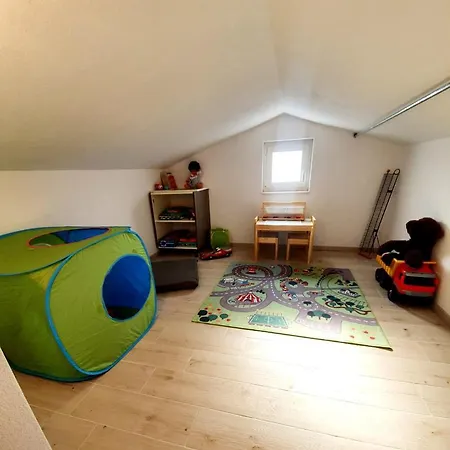 Alisa Apartment *