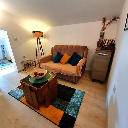 Alisa Apartment *