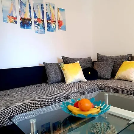 Alisa Apartment *